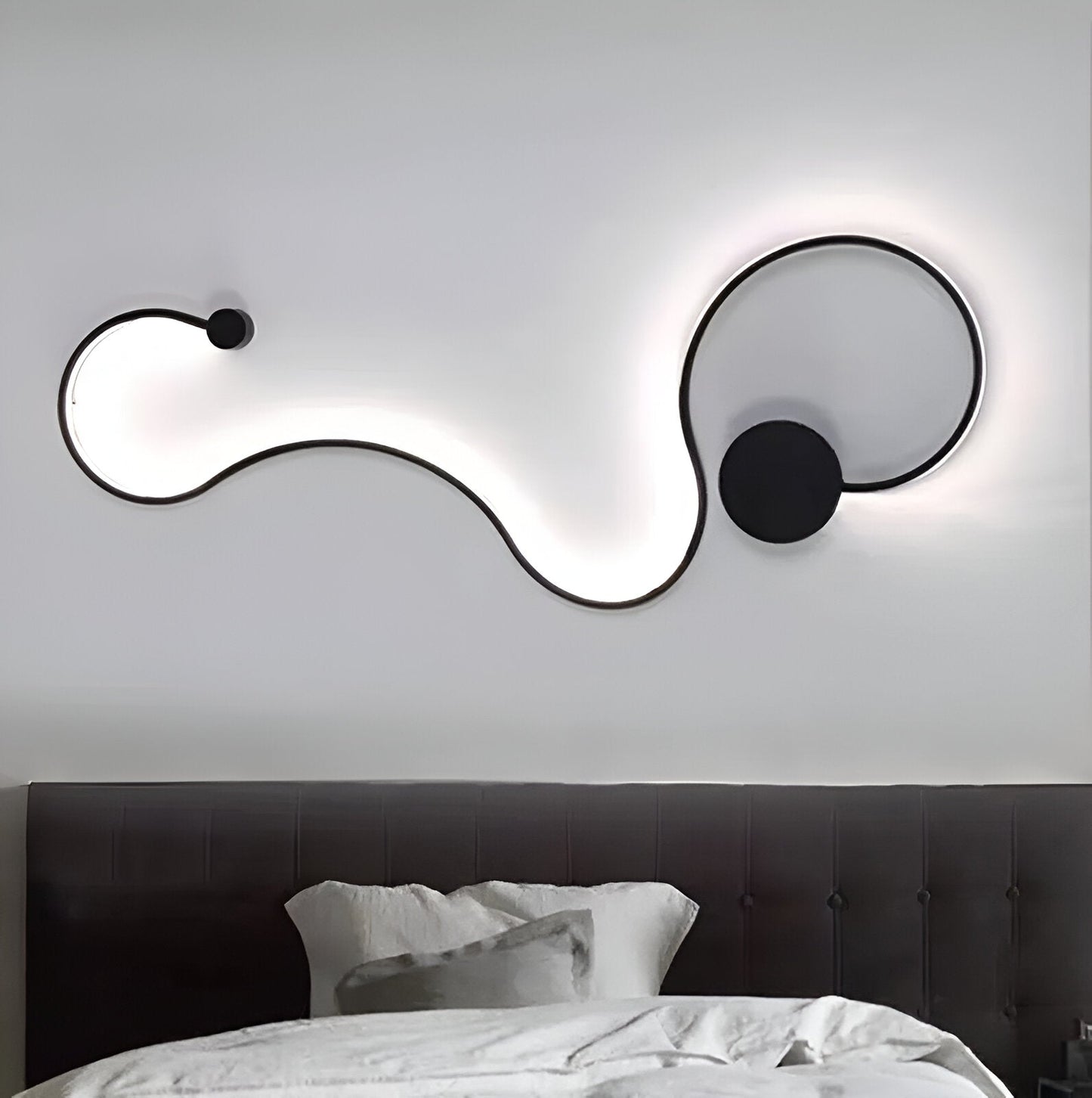 Aplica LED Delilah 36W Decorativa Lumina Rece/Calda/Neutra Metal si SIlicon Negru Aplice de Interior Default Title Alessandro Design